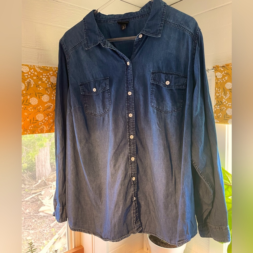 Torrid dark wash chambrey shirt size 3
